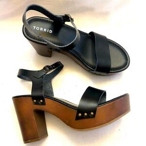 Torrid womens wood grain platform heels sandals size 10.5 W